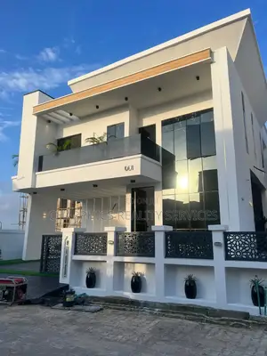 5bdrm Duplex in Chevron for sale