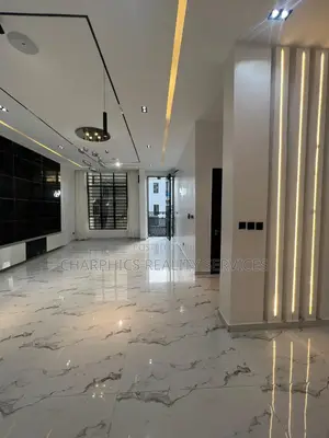 5bdrm Duplex in Chevron for sale