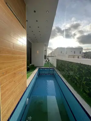 5bdrm Duplex in Chevron for sale
