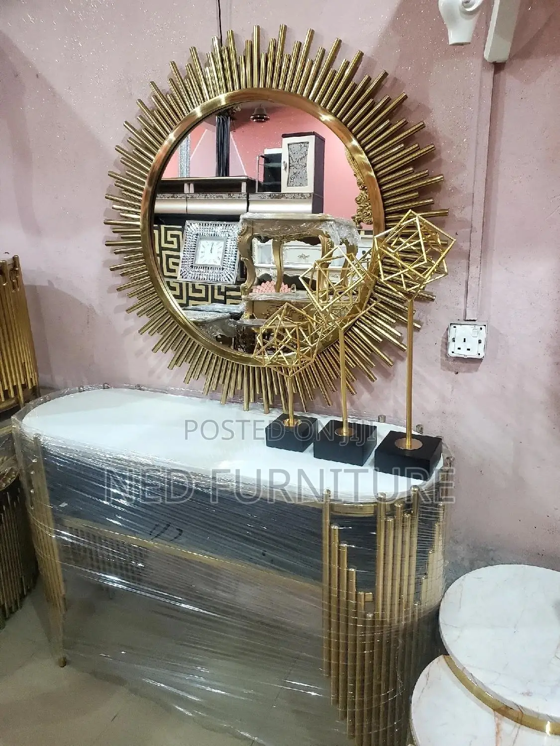 Quality Mirror and Console