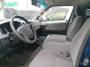 Toyota HiAce 2010 Blue