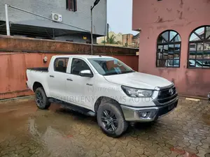 New Toyota Hilux 2023 White