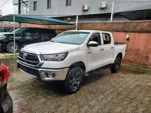 New Toyota Hilux 2023 White
