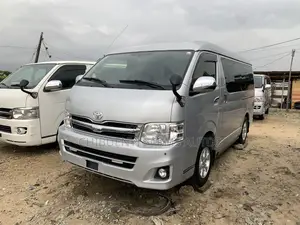 Toyota HiAce 2015 Silver