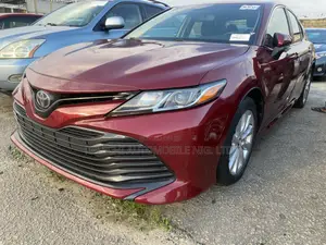 Toyota Camry LE FWD (2.5L 4cyl 8AM) 2018 Red
