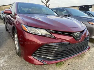 Toyota Camry LE FWD (2.5L 4cyl 8AM) 2018 Red