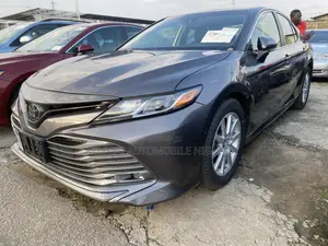 Toyota Camry LE FWD (2.5L 4cyl 8AM) 2018 Gray