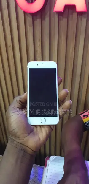 Apple iPhone 8 64 GB White