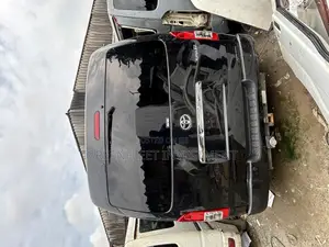 Toyota HiAce 2013 Black
