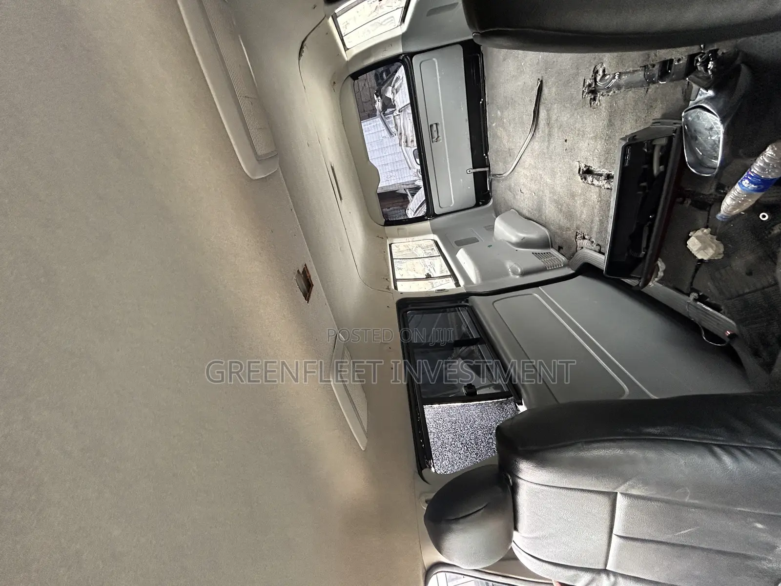 Toyota HiAce 2013 Black