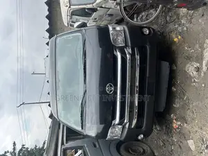 Toyota HiAce 2013 Black