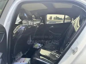 Mercedes-Benz GLA 250 2015 Off white