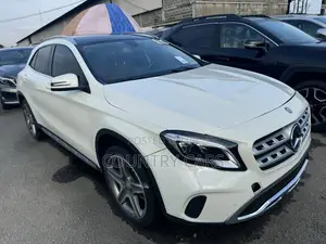 Mercedes-Benz GLA 250 2015 Off white