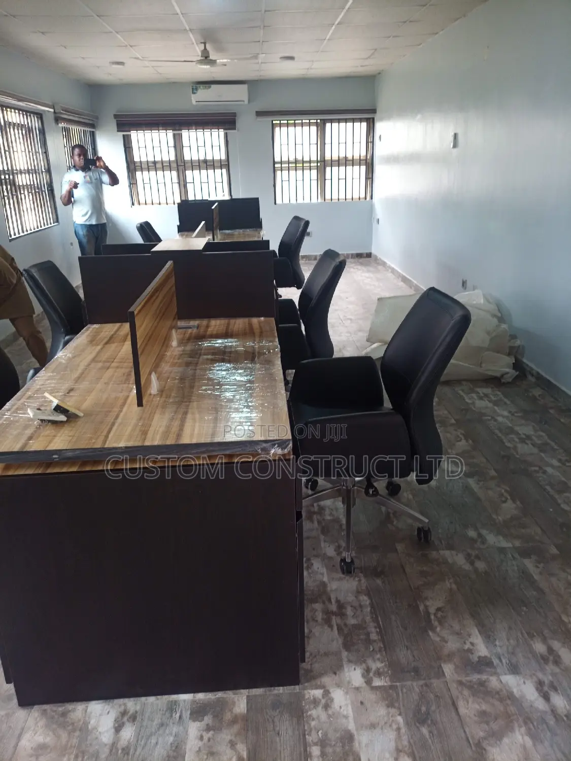 Efficient Office Setup and Workstation