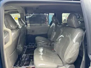 Toyota Sienna XLE AWD 7-Passenger 2013 Green