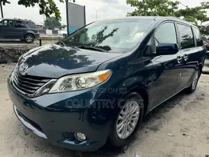 Toyota Sienna XLE AWD 7-Passenger 2013 Green