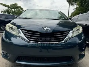Toyota Sienna XLE AWD 7-Passenger 2013 Green