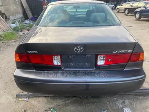 Toyota Camry LE 4dr Sedan (2.2L 4cyl 4A) 2001 Gray
