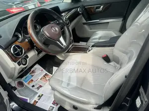 Mercedes-Benz GLK-Class Base GLK 350 4dr AWD 4MATIC (3.5L 6cyl 7A) 2015