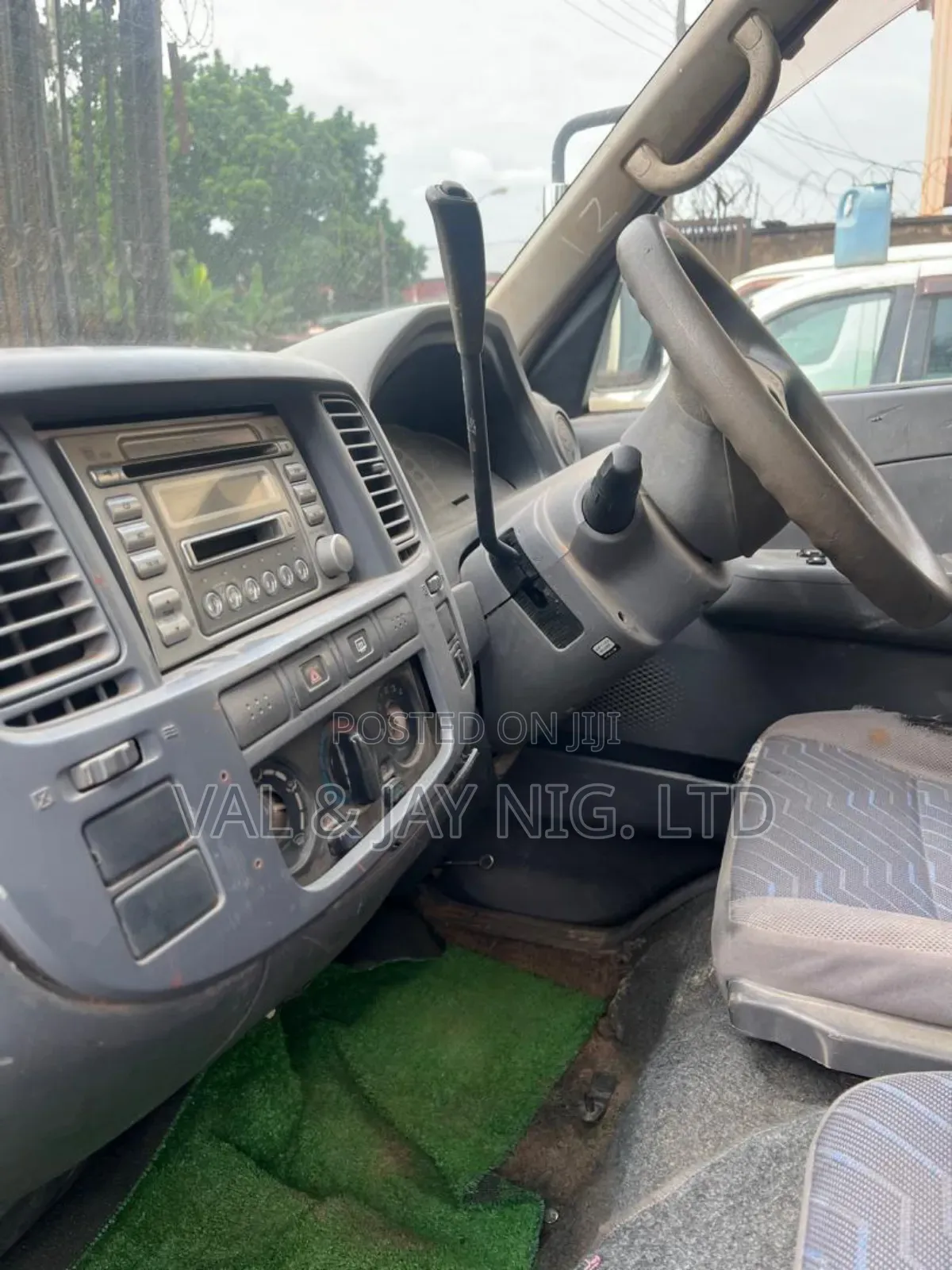 Nissan Caravan (Urvan) 2006 Grey