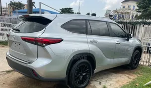Toyota Highlander XLE AWD 2023 Silver