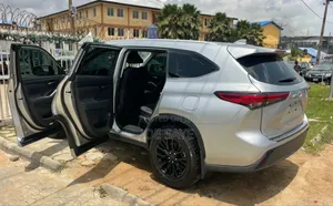 Toyota Highlander XLE AWD 2023 Silver