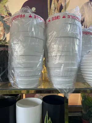 Luxurious Cylindrical Flower Pot