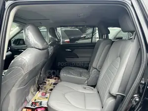 Toyota Highlander XLE 2022 Black
