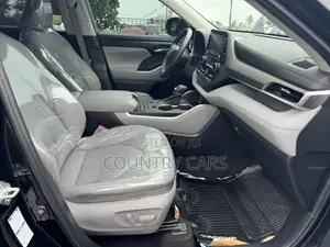 Toyota Highlander XLE 2022 Black