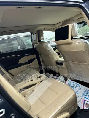 Toyota Highlander 2018 Blue