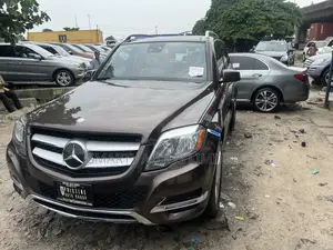 Mercedes-Benz GLK-Class 2015 Brown