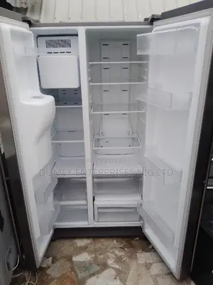 Inverter Samsung With Dispenser Fridge and Freezer