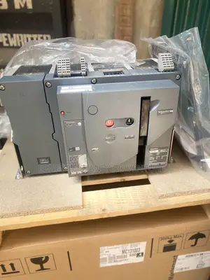 Schneider Air Circuit Breaker 2500 4p