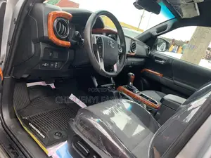 Toyota Tacoma 2020 Silver