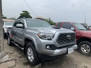 Toyota Tacoma 2020 Silver