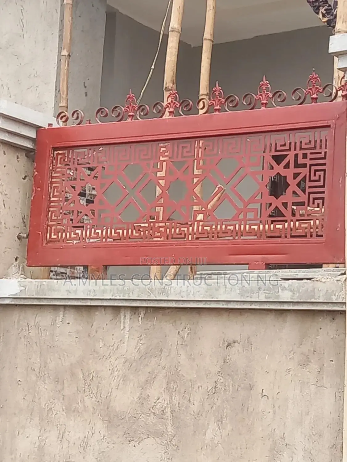 Distic Fence Rail Design
