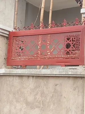Distic Fence Rail Design