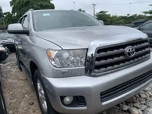 Toyota Sequoia 2010 Silver