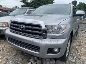 Toyota Sequoia 2010 Silver