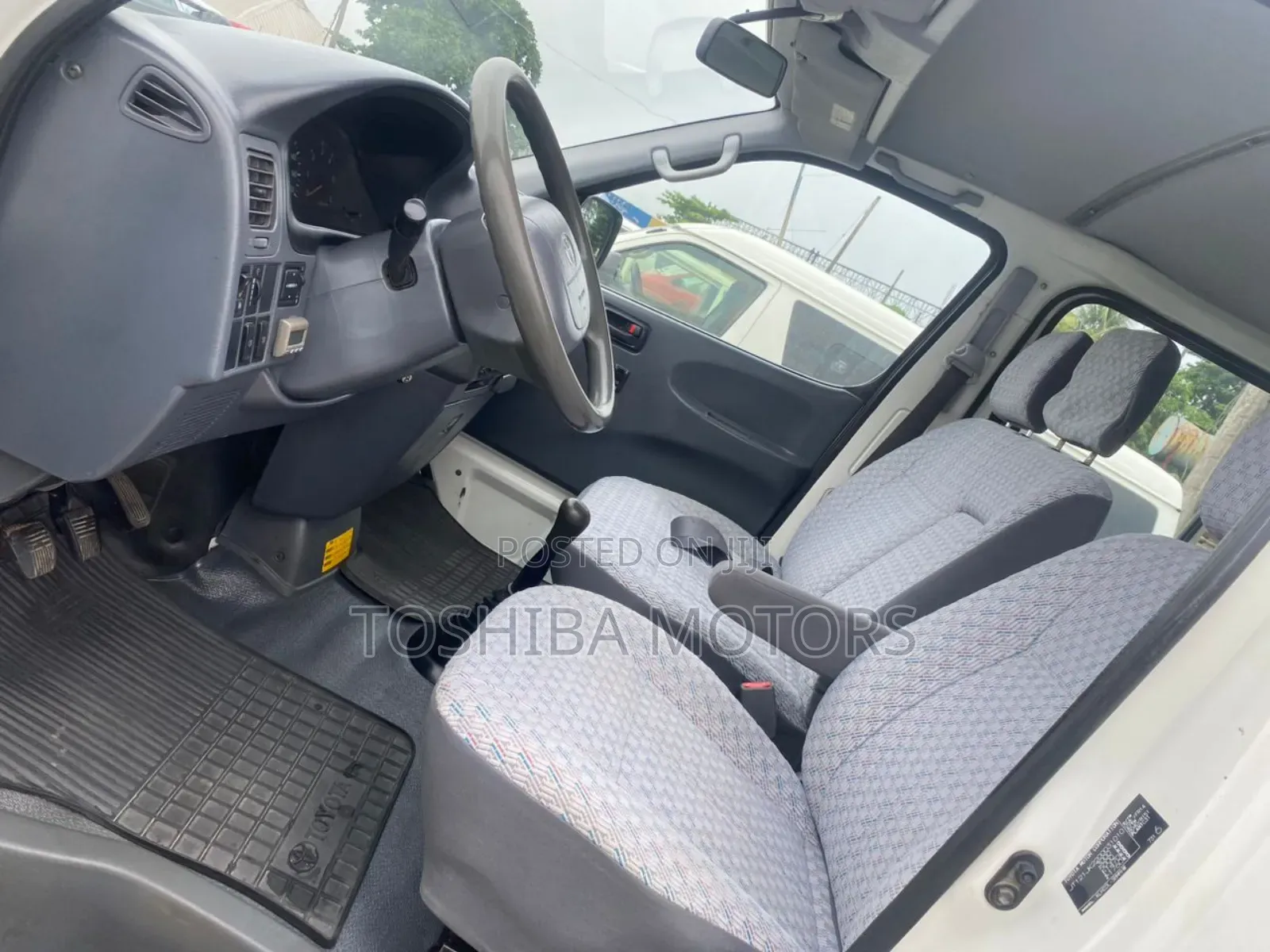 Toyota HiAce 2004 White
