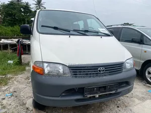 Toyota HiAce 2004 White
