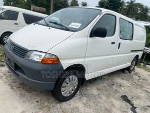 Toyota HiAce 2004 White