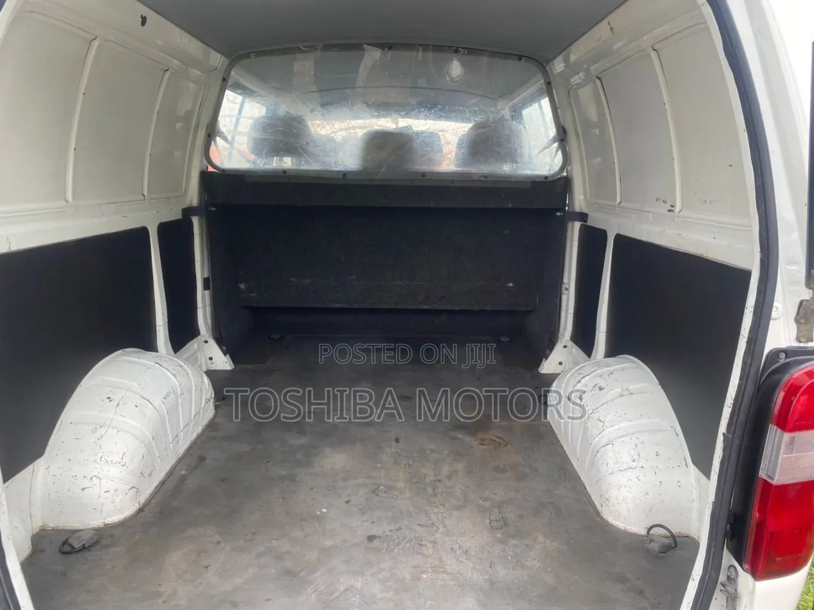 Toyota HiAce 2004 White