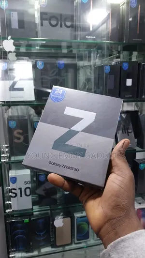Photo - New Samsung Galaxy Z Fold 3 256 GB Gray