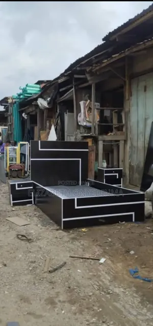 3.5 by 6ft Bedframe