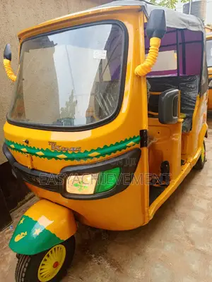 TVS King Deluxe Plus iTouch Start 2023 Yellow