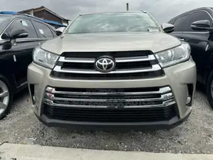 Toyota Highlander 2015 Gold