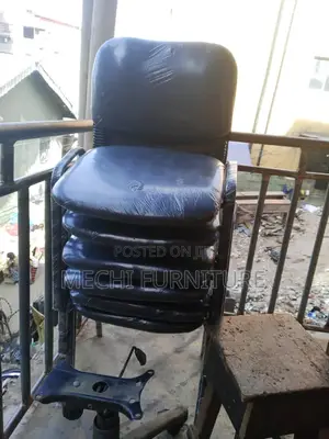 Visitors Chair With Metal Legs