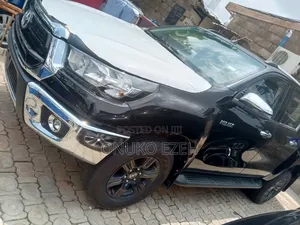 New Toyota Hilux 2023 Black