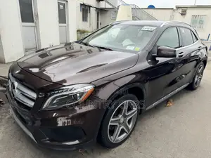 Mercedes-Benz GLA 250 2015 Brown